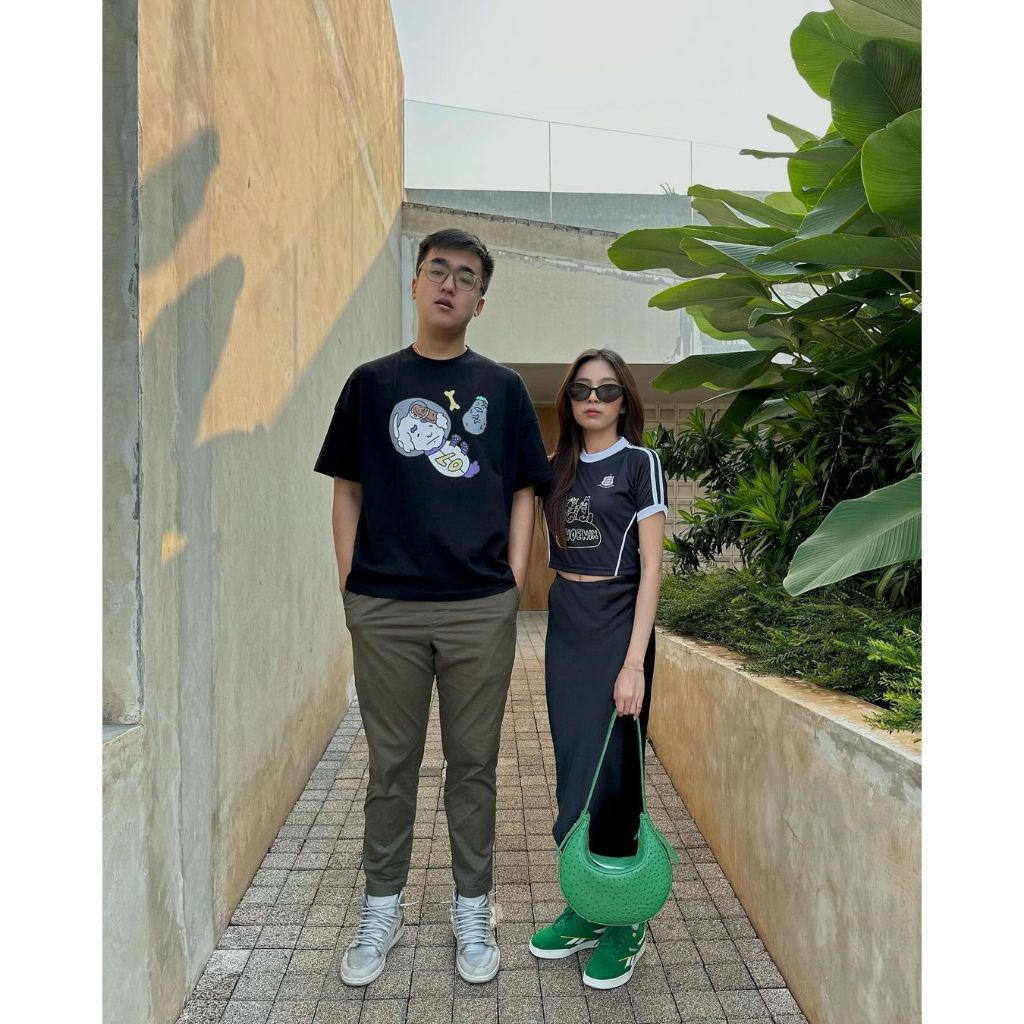 PEANUT STAIN - Feels Like FLoating Black Wide Shoulder Oversized Tshirt