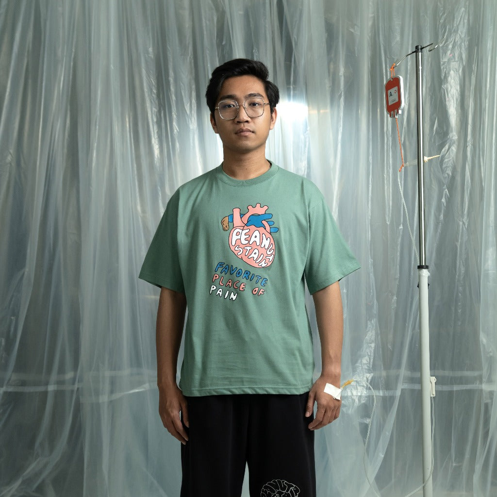 PEANUT STAIN - Internal conflict heart green oversized tshirt