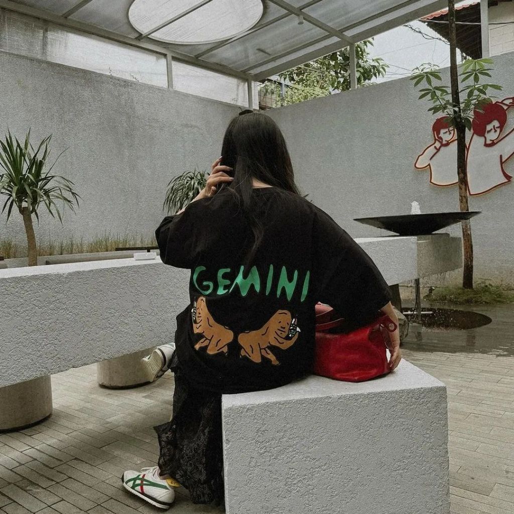 PEANUT STAIN - Gemini Zodiac Black Oversized Tshirt