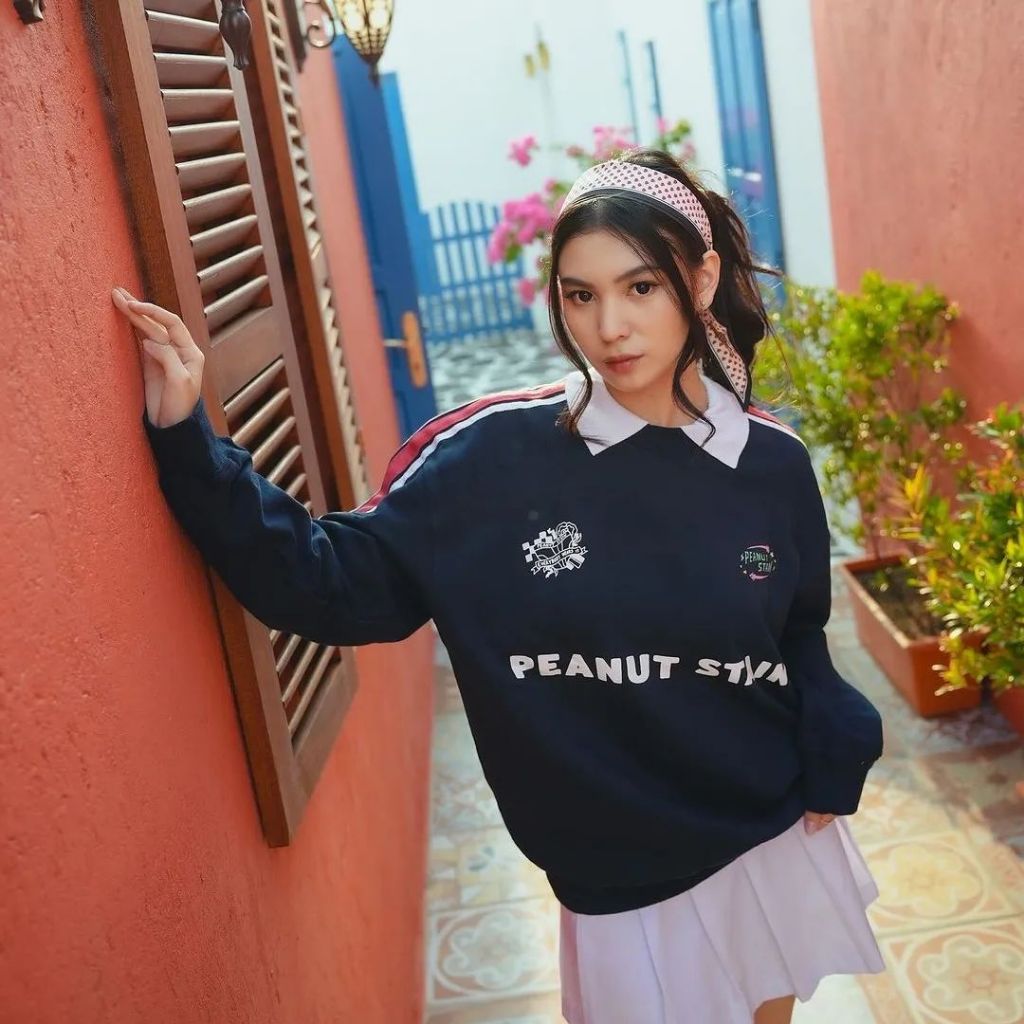 PEANUT STAIN - White Red Striped Arm Navy Oversized Crewneck