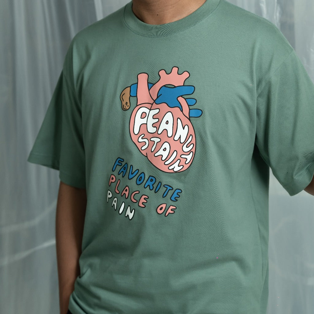 PEANUT STAIN - Internal conflict heart green oversized tshirt